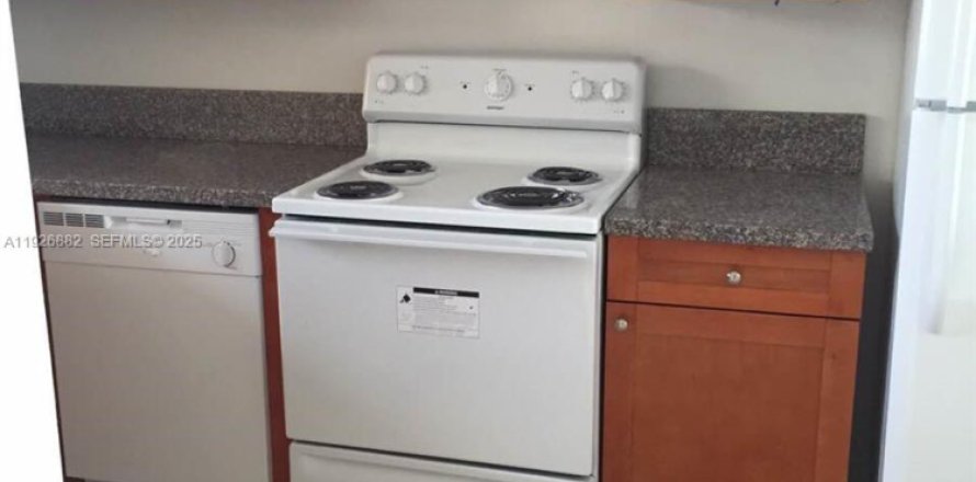 Кондоминиум с 1 спальней в Майами, Флорида № 1985799