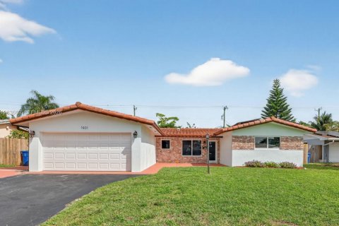 House in Fort Lauderdale, Florida 3 bedrooms, 197.14 sq.m. № 2045613