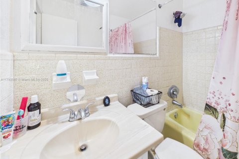 Immobilier commercial à vendre à Fort Lauderdale, Floride: 180.32 m2 № 1923015 - photo 17