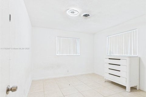 Immobilier commercial à vendre à Fort Lauderdale, Floride: 180.32 m2 № 1923015 - photo 19