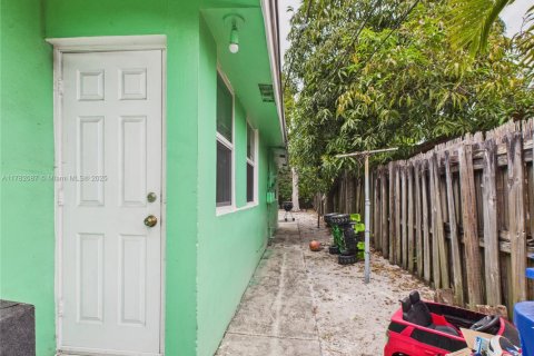 Immobilier commercial à vendre à Fort Lauderdale, Floride: 180.32 m2 № 1923015 - photo 3