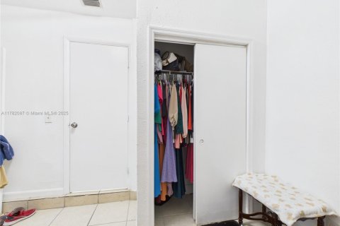 Immobilier commercial à vendre à Fort Lauderdale, Floride: 180.32 m2 № 1923015 - photo 28