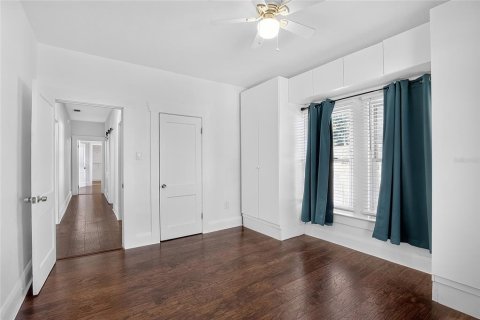 House in Tampa, Florida 3 bedrooms, 111.39 sq.m. № 2227031 - photo 17