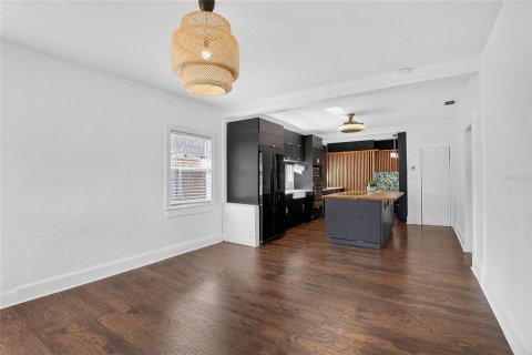 House in Tampa, Florida 3 bedrooms, 111.39 sq.m. № 2227031 - photo 5