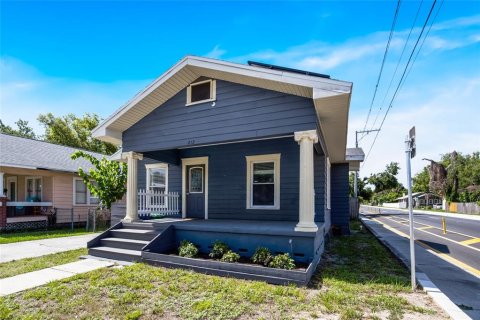 House in Tampa, Florida 3 bedrooms, 111.39 sq.m. № 2227031