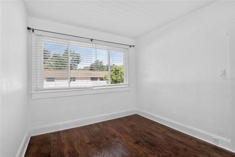 House in Tampa, Florida 3 bedrooms, 111.39 sq.m. № 2227031 - photo 13