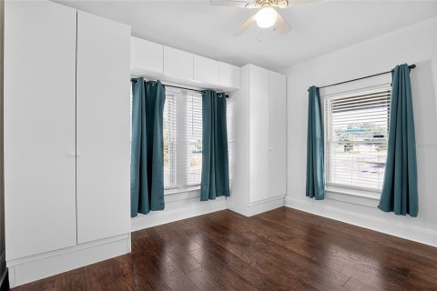 House in Tampa, Florida 3 bedrooms, 111.39 sq.m. № 2227031 - photo 18
