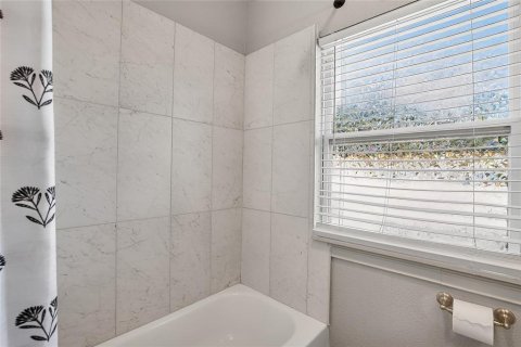 House in Tampa, Florida 3 bedrooms, 111.39 sq.m. № 2227031 - photo 20