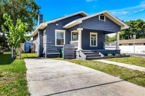 House in Tampa, Florida 3 bedrooms, 111.39 sq.m. № 2227031 - photo 2