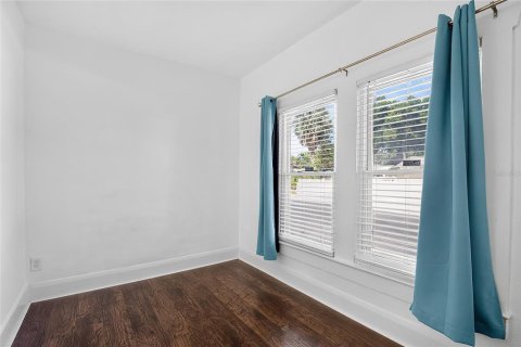 House in Tampa, Florida 3 bedrooms, 111.39 sq.m. № 2227031 - photo 21