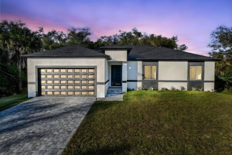 House in Port Charlotte, Florida 3 bedrooms, 200.95 sq.m. № 2114807