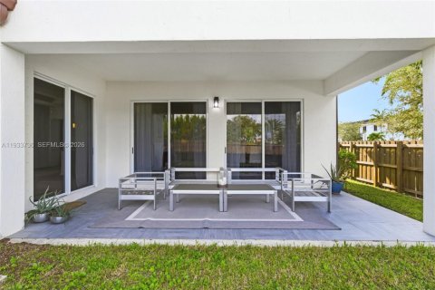 Villa ou maison à louer à Miami, Floride: 4 chambres, 296.17 m2 № 1996876 - photo 7