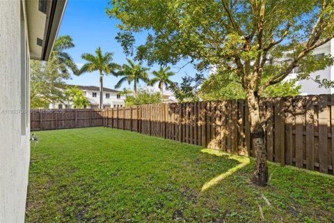 Villa ou maison à louer à Miami, Floride: 4 chambres, 296.17 m2 № 1996876 - photo 3