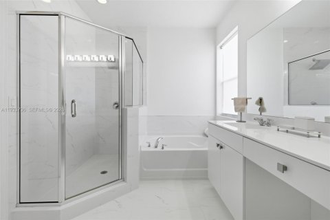 Villa ou maison à louer à Miami, Floride: 4 chambres, 296.17 m2 № 1996876 - photo 10