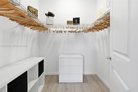 Villa ou maison à louer à Miami, Floride: 4 chambres, 296.17 m2 № 1996876 - photo 14