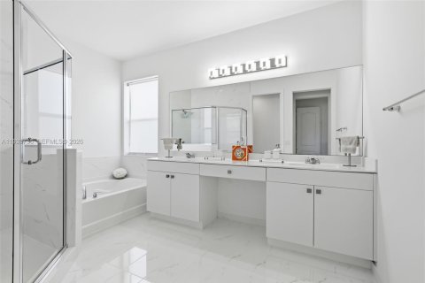 Villa ou maison à louer à Miami, Floride: 4 chambres, 296.17 m2 № 1996876 - photo 13