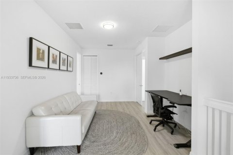 Villa ou maison à louer à Miami, Floride: 4 chambres, 296.17 m2 № 1996876 - photo 9