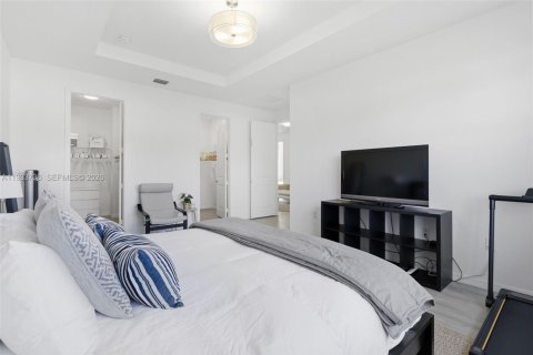 Villa ou maison à louer à Miami, Floride: 4 chambres, 296.17 m2 № 1996876 - photo 16