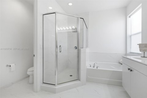 Villa ou maison à louer à Miami, Floride: 4 chambres, 296.17 m2 № 1996876 - photo 11