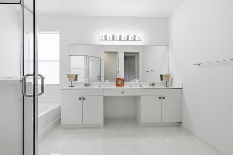 Villa ou maison à louer à Miami, Floride: 4 chambres, 296.17 m2 № 1996876 - photo 12