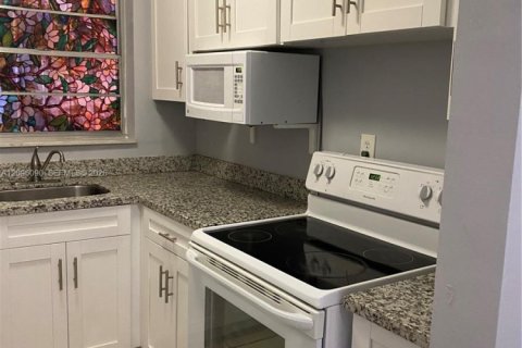 Studio à Condo à Hialeah Gardens, Floride  № 2388053