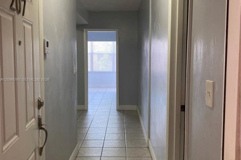 Copropriété à louer à Hialeah Gardens, Floride: 41.81 m2 № 2388053 - photo 11