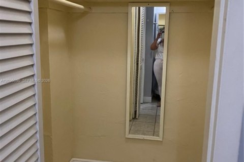 Copropriété à louer à Hialeah Gardens, Floride: 41.81 m2 № 2388053 - photo 6