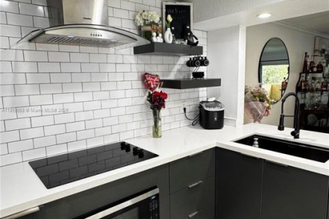 Купить кондоминиум в Майами, Флорида 2 спальни, 95.32м2, № 1777820 - фото 9
