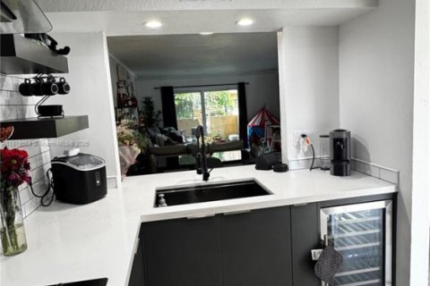 Купить кондоминиум в Майами, Флорида 2 спальни, 95.32м2, № 1777820 - фото 10