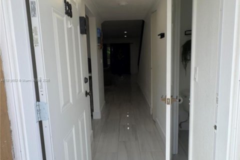 Купить кондоминиум в Майами, Флорида 2 спальни, 95.32м2, № 1777820 - фото 3