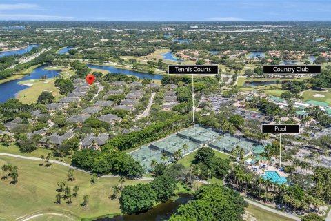 Townhouse in Weston, Florida 4 bedrooms, 219.25 sq.m. № 1889915 - photo 5