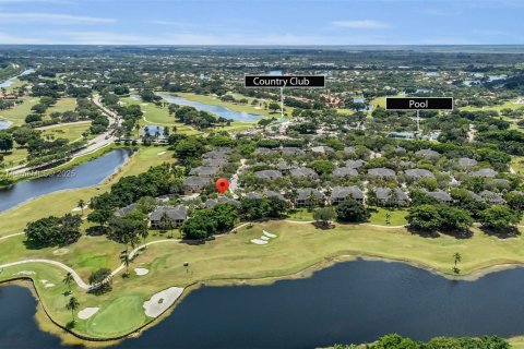 Townhouse in Weston, Florida 4 bedrooms, 219.25 sq.m. № 1889915 - photo 10