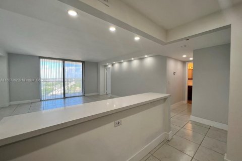 Купить кондоминиум в Норт-Майами, Флорида 2 спальни, 97.55м2, № 1958451 - фото 5