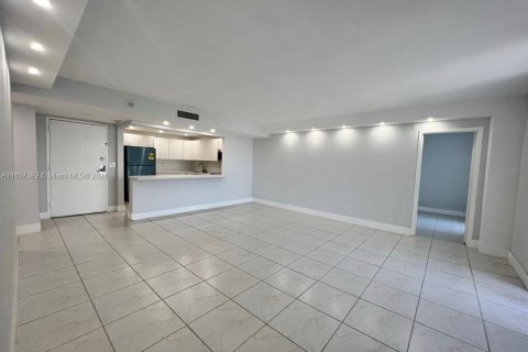 Купить кондоминиум в Норт-Майами, Флорида 2 спальни, 97.55м2, № 1958451 - фото 7