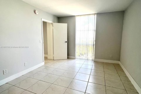 Купить кондоминиум в Норт-Майами, Флорида 2 спальни, 97.55м2, № 1958451 - фото 14