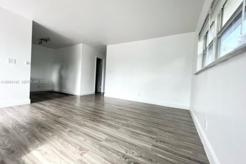 Apartment in Fort Lauderdale, Florida 2 bedrooms, 70.98 sq.m. № 2068304 - photo 3
