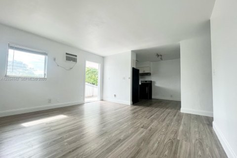 Apartment in Fort Lauderdale, Florida 2 bedrooms, 70.98 sq.m. № 2068304 - photo 4