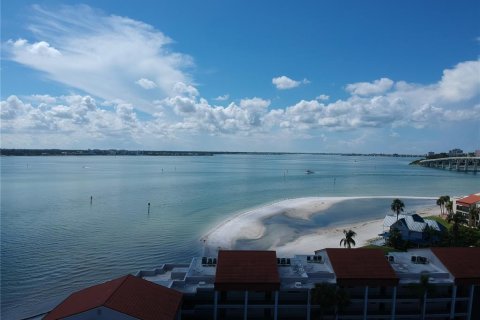 Condo in Clearwater, Florida, 2 bedrooms № 2395855 - photo 25