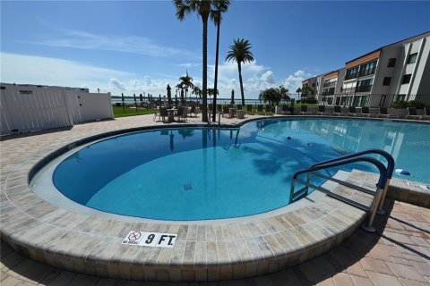 Condo in Clearwater, Florida, 2 bedrooms № 2395855 - photo 15