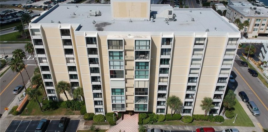 Condo in Clearwater, Florida, 2 bedrooms № 2395855