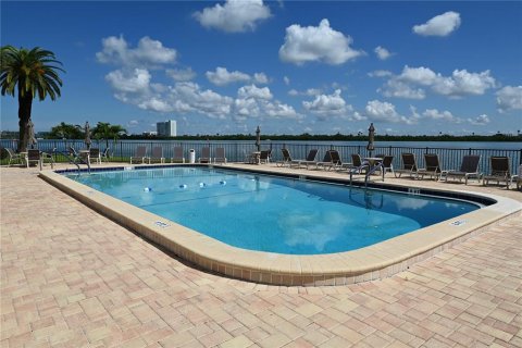 Condo in Clearwater, Florida, 2 bedrooms № 2395855 - photo 24