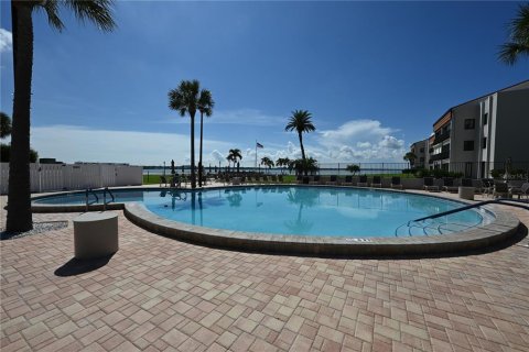 Condo in Clearwater, Florida, 2 bedrooms № 2395855 - photo 11