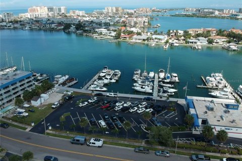 Condo in Clearwater, Florida, 2 bedrooms № 2395855 - photo 8