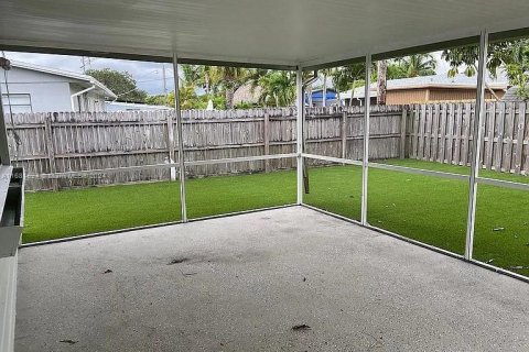 House in Pompano Beach, Florida 2 bedrooms, 82.96 sq.m. № 1865078 - photo 7