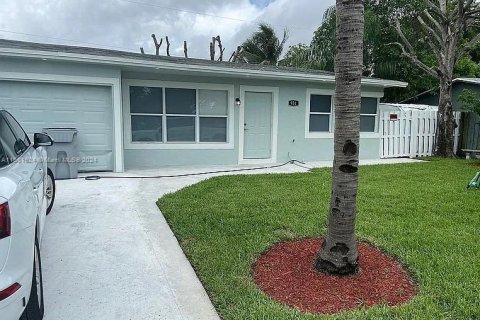 House in Pompano Beach, Florida 2 bedrooms, 82.96 sq.m. № 1865078 - photo 1