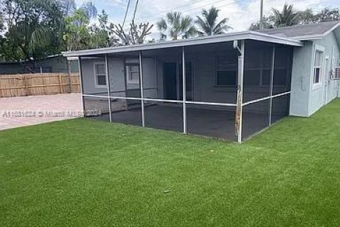 House in Pompano Beach, Florida 2 bedrooms, 82.96 sq.m. № 1865078 - photo 12