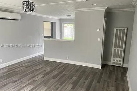 House in Pompano Beach, Florida 2 bedrooms, 82.96 sq.m. № 1865078 - photo 5