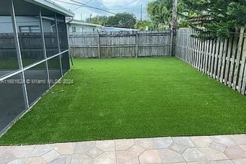 House in Pompano Beach, Florida 2 bedrooms, 82.96 sq.m. № 1865078 - photo 9