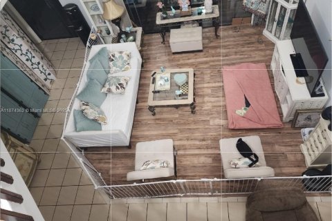 House in Miami, Florida 4 bedrooms, 179.21 sq.m. № 1979022 - photo 7