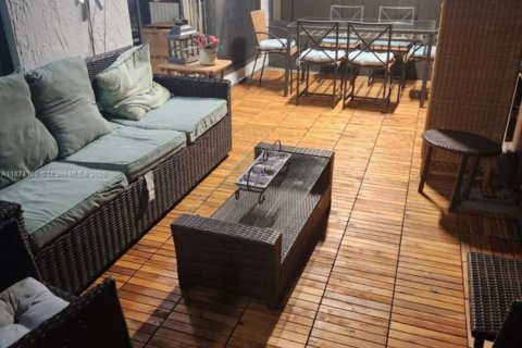 House in Miami, Florida 4 bedrooms, 179.21 sq.m. № 1979022 - photo 12